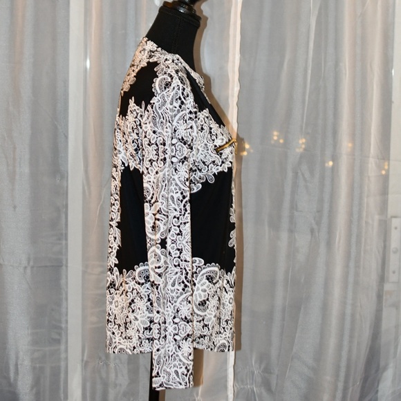 International Concepts Size Medium Top - Picture 10 of 13